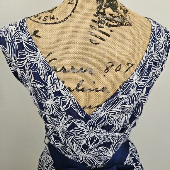 Vineyard Vines Blue & White Floral Maxi Dress Sleeveless Pockets Belted Size 4 - Picture 11 of 16
